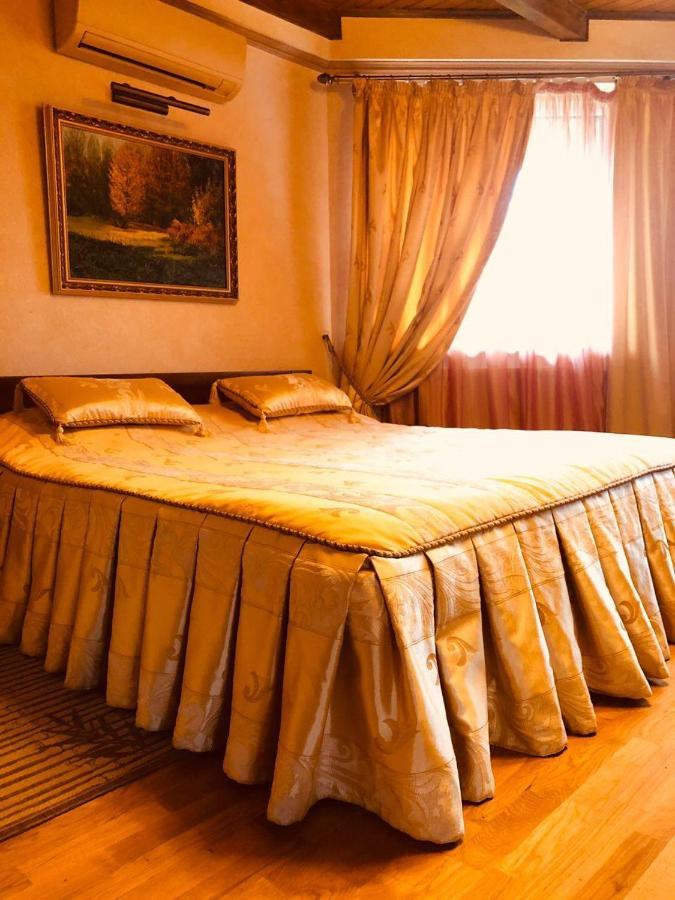 Charda Hotel ウージュホロド エクステリア 写真