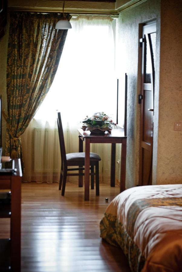 Charda Hotel ウージュホロド エクステリア 写真